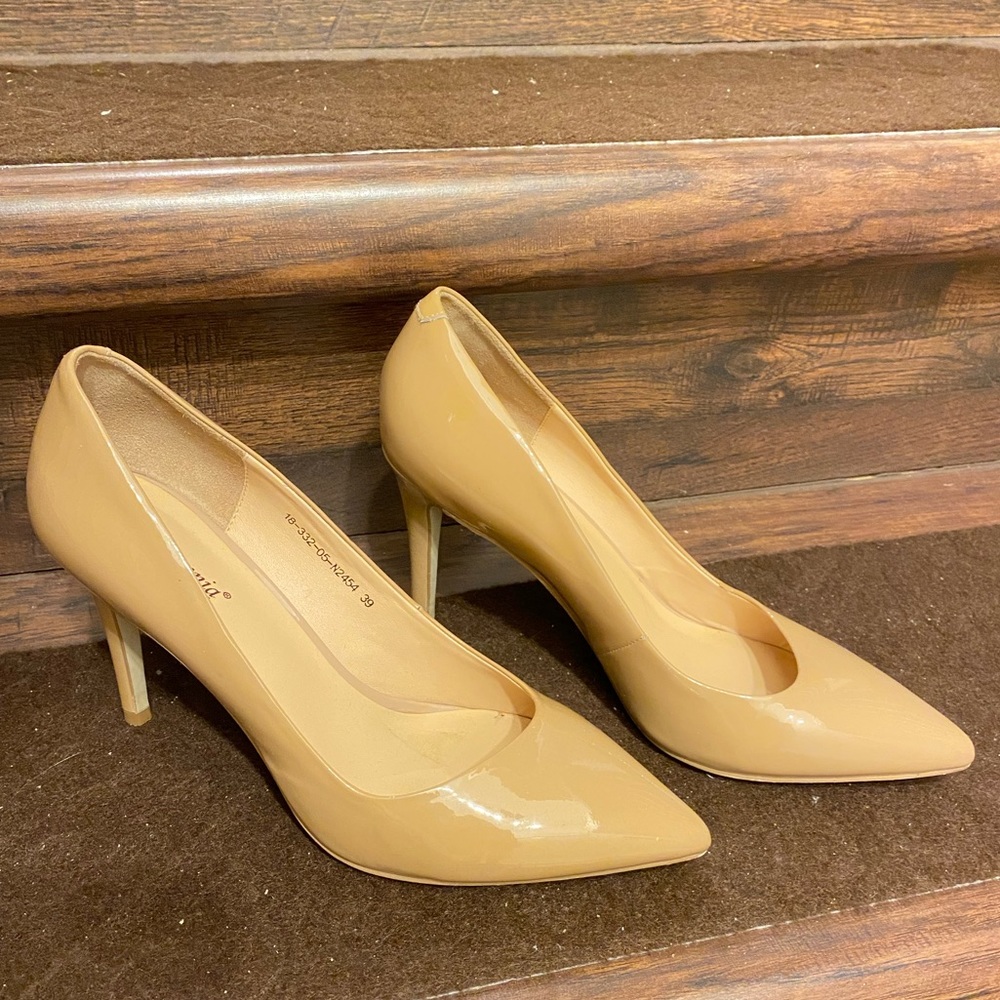 Beige Italian heels